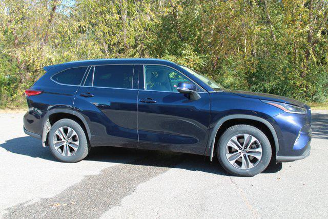 used 2021 Toyota Highlander car, priced at $31,987