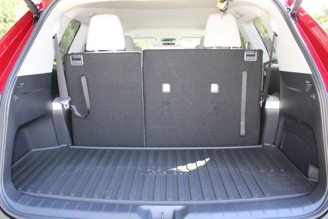 used 2025 Toyota Highlander car, priced at $40,500