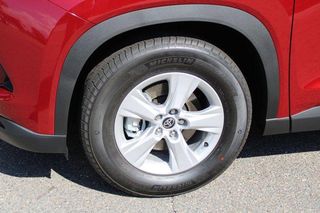 used 2025 Toyota Highlander car, priced at $40,500