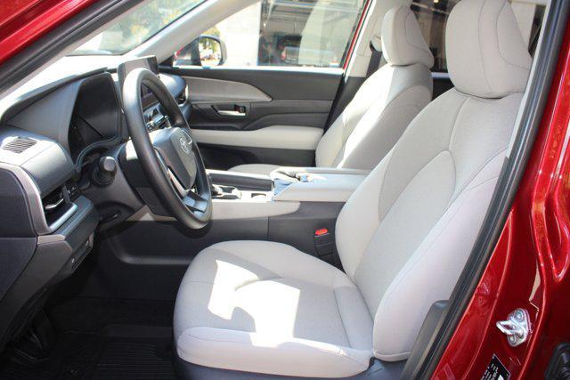 used 2025 Toyota Highlander car, priced at $40,500