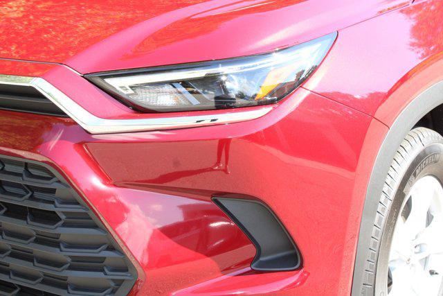 used 2025 Toyota Highlander car, priced at $40,500