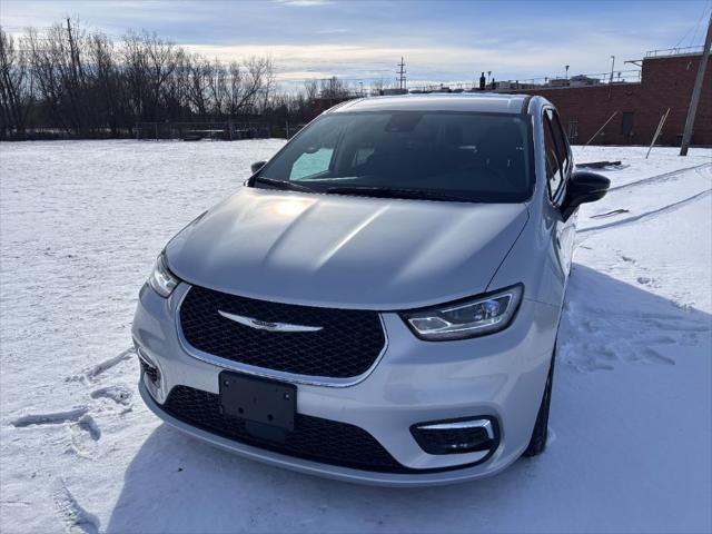 used 2024 Chrysler Pacifica Hybrid car, priced at $38,900