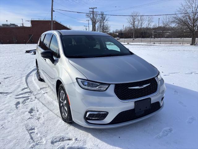 used 2024 Chrysler Pacifica Hybrid car, priced at $38,900