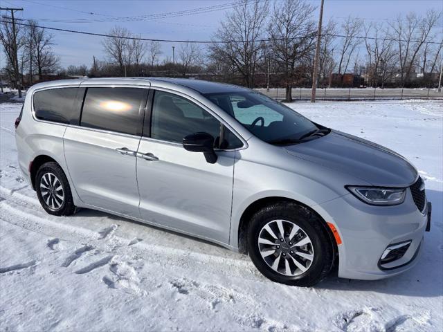 used 2024 Chrysler Pacifica Hybrid car, priced at $38,900