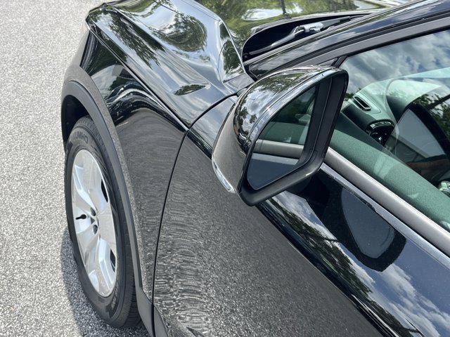 used 2020 Volvo XC40 car, priced at $17,897