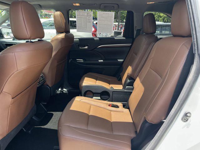 used 2018 Toyota Highlander Hybrid car, priced at $27,397