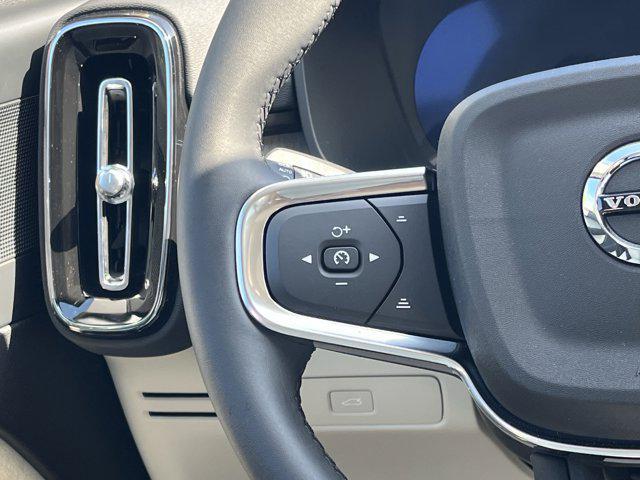 new 2025 Volvo XC40 car, priced at $47,435
