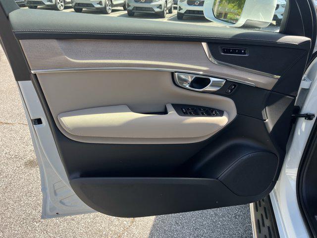 new 2025 Volvo XC90 car, priced at $70,045