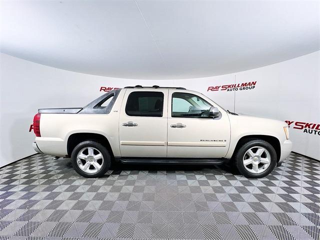 used 2008 Chevrolet Avalanche car, priced at $13,975