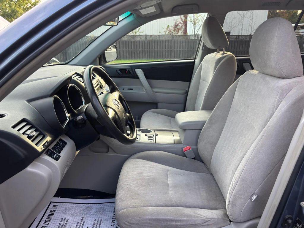 used 2012 Toyota Highlander car, priced at $11,899