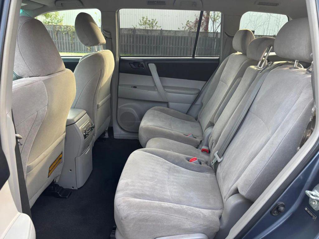 used 2012 Toyota Highlander car, priced at $11,899