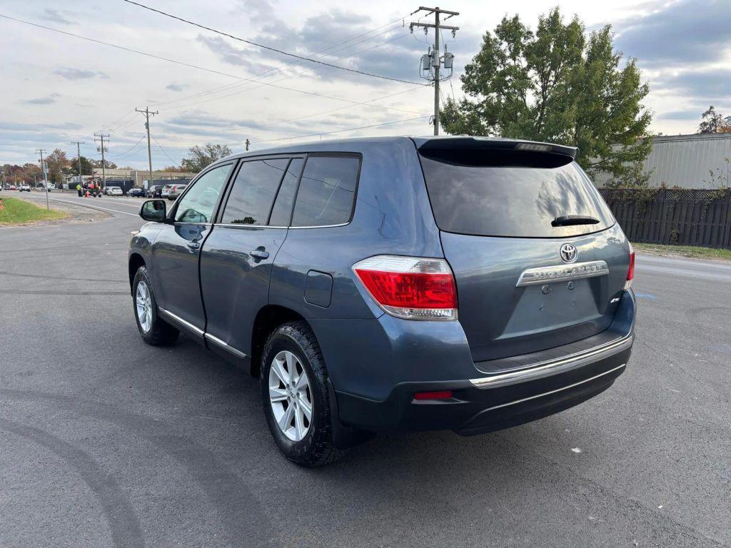used 2012 Toyota Highlander car, priced at $11,899