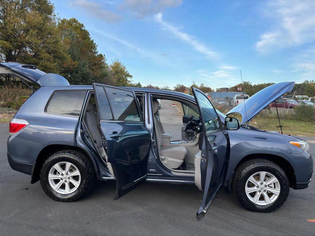 used 2012 Toyota Highlander car, priced at $11,899