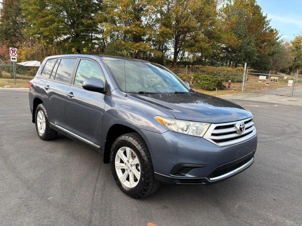 used 2012 Toyota Highlander car, priced at $11,899