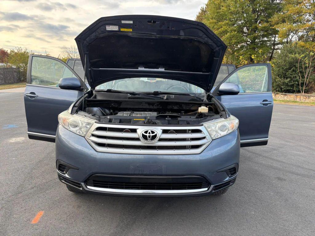 used 2012 Toyota Highlander car, priced at $11,899
