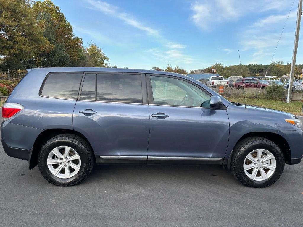 used 2012 Toyota Highlander car, priced at $11,899