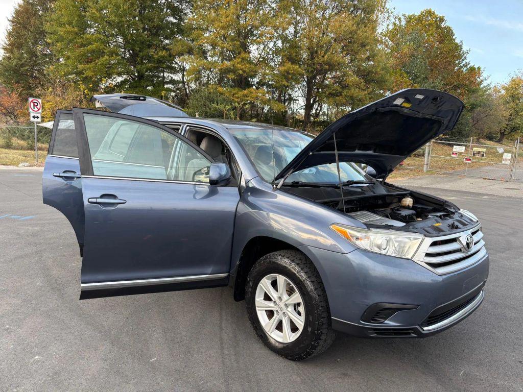 used 2012 Toyota Highlander car, priced at $11,899