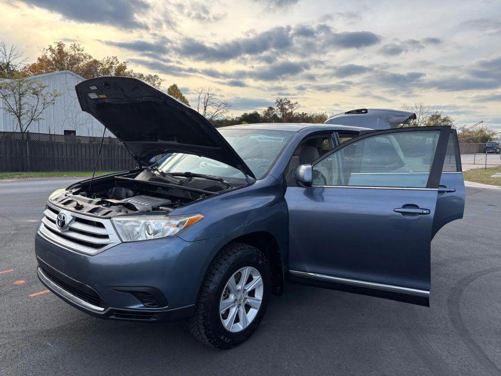 used 2012 Toyota Highlander car, priced at $11,899