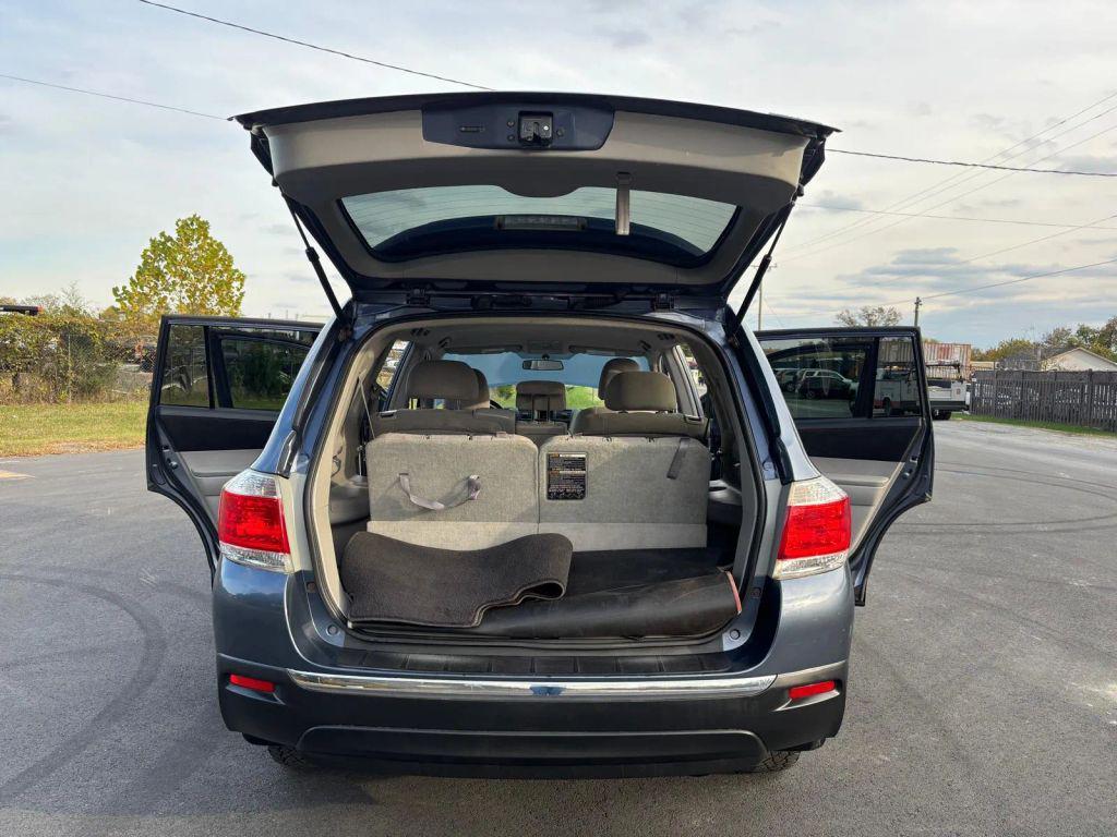 used 2012 Toyota Highlander car, priced at $11,899