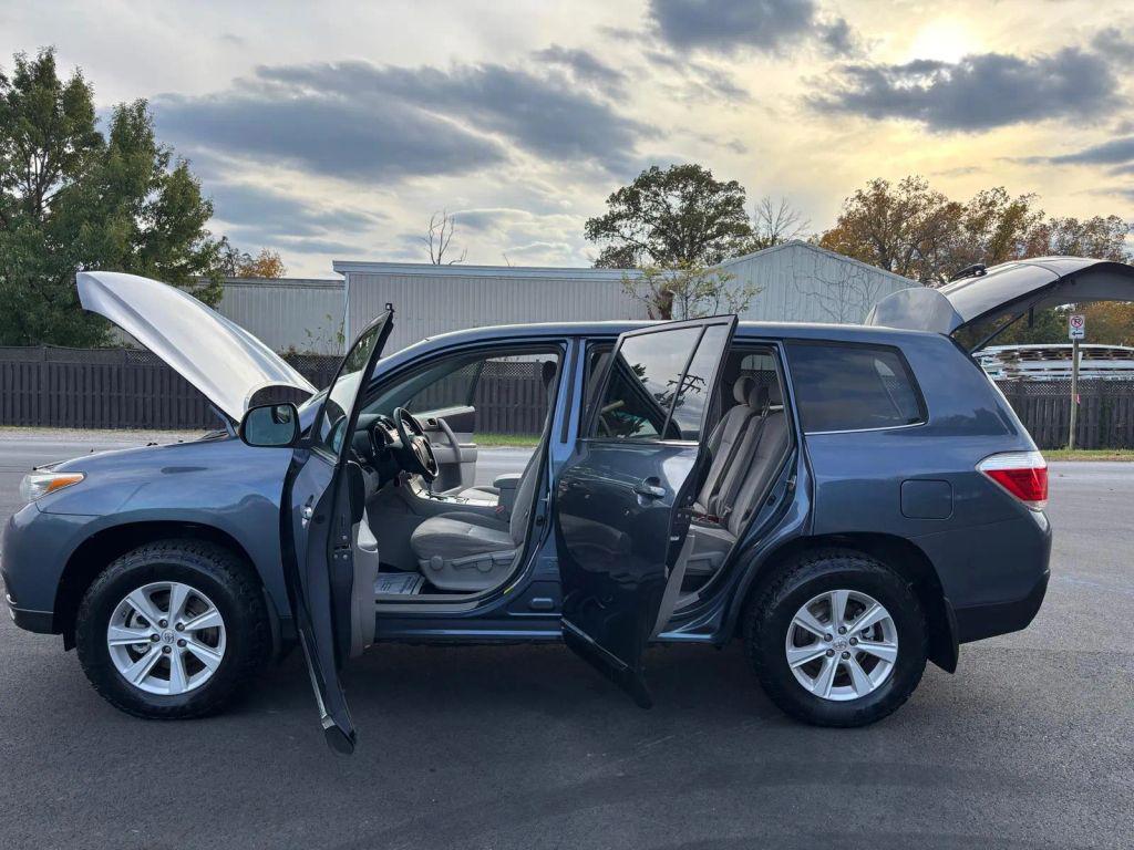 used 2012 Toyota Highlander car, priced at $11,899