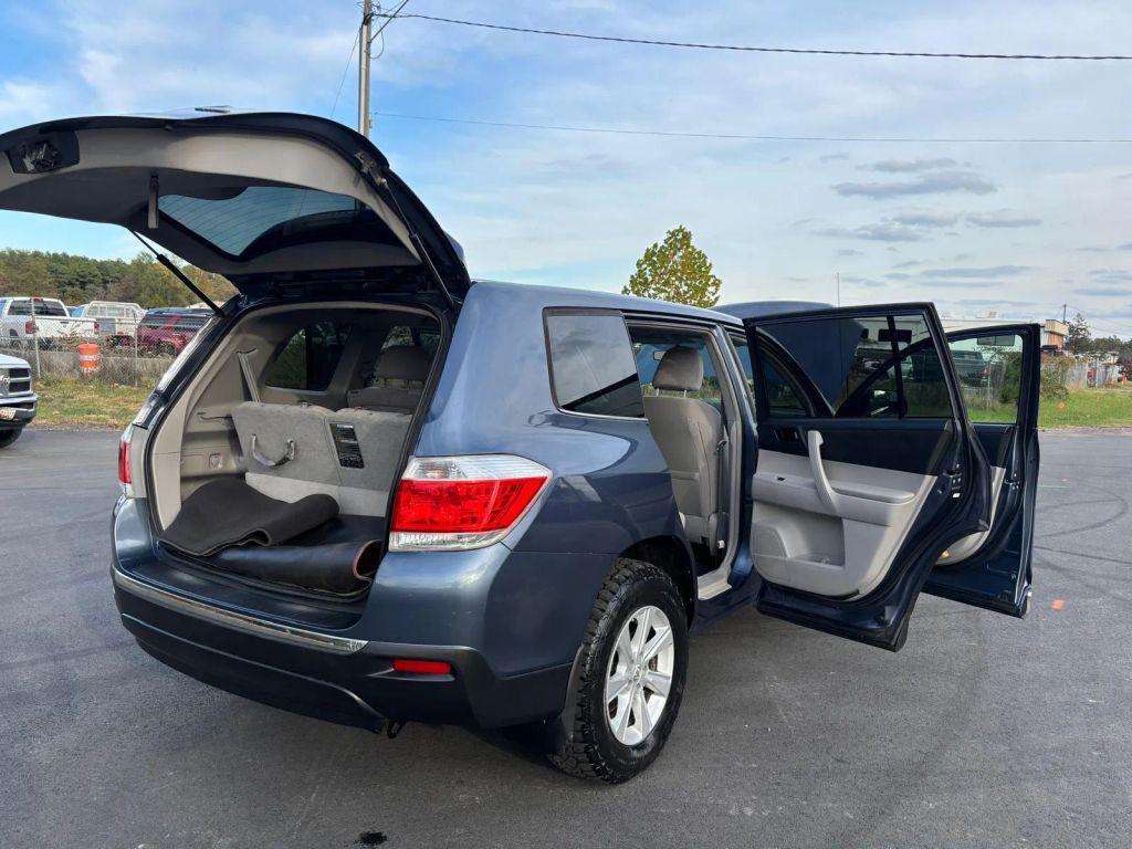 used 2012 Toyota Highlander car, priced at $11,899