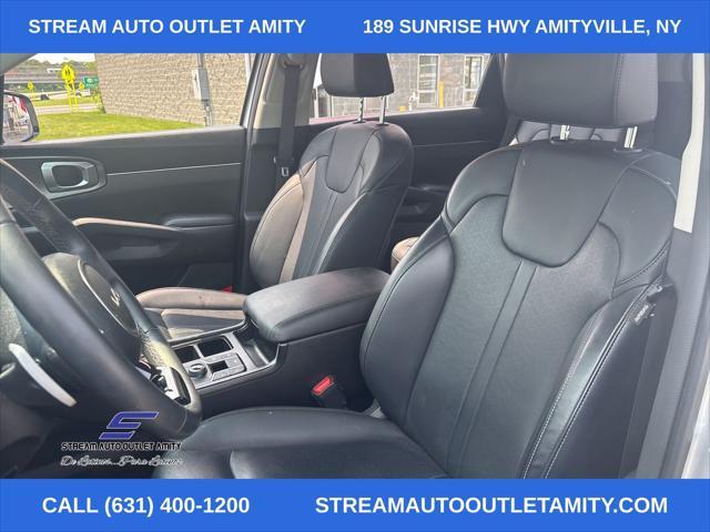 used 2022 Kia Sorento Hybrid car, priced at $23,998
