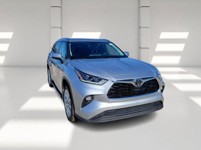 used 2020 Toyota Highlander car, priced at $31,274