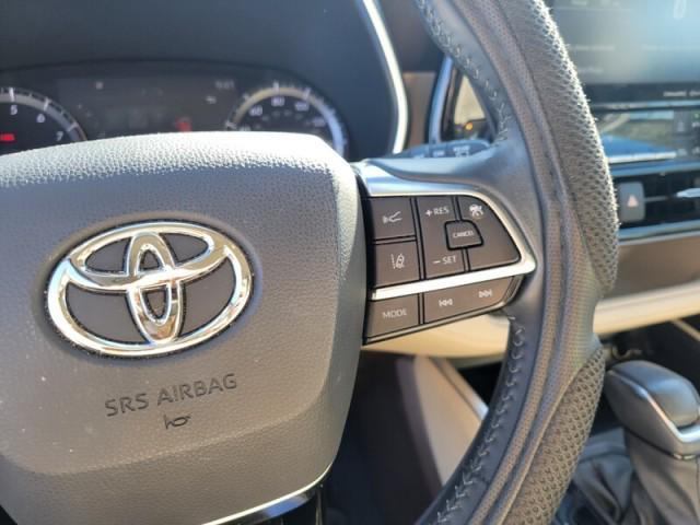 used 2021 Toyota Highlander car, priced at $32,671