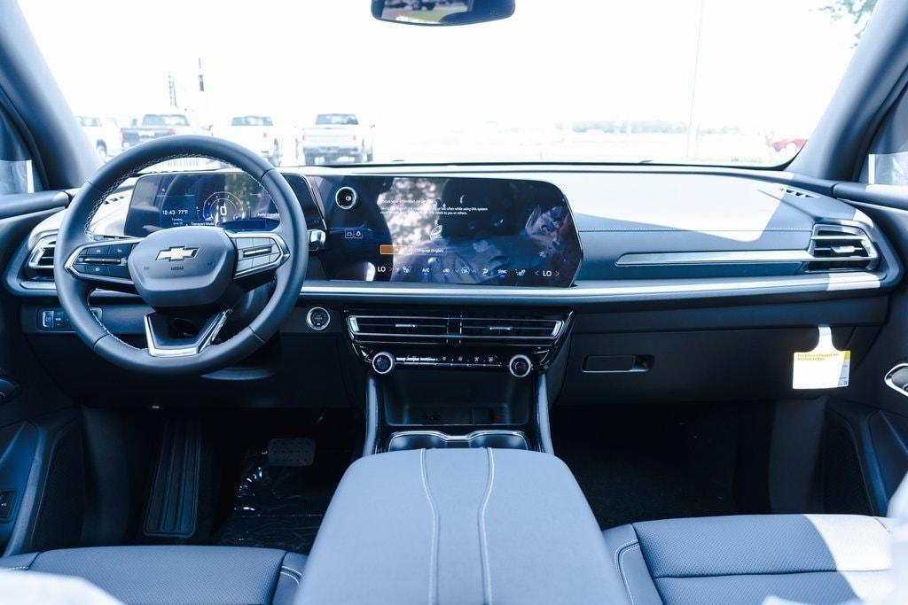 new 2025 Chevrolet Traverse car, priced at $43,195