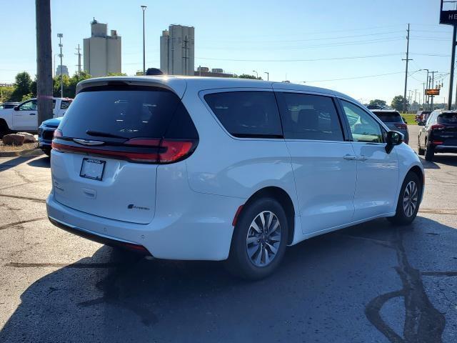 used 2023 Chrysler Pacifica Hybrid car, priced at $25,000