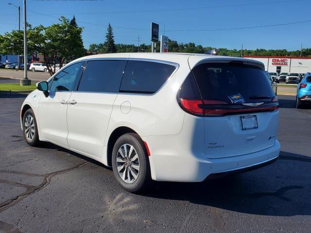 used 2023 Chrysler Pacifica Hybrid car, priced at $25,000