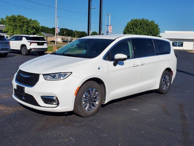 used 2023 Chrysler Pacifica Hybrid car, priced at $25,000