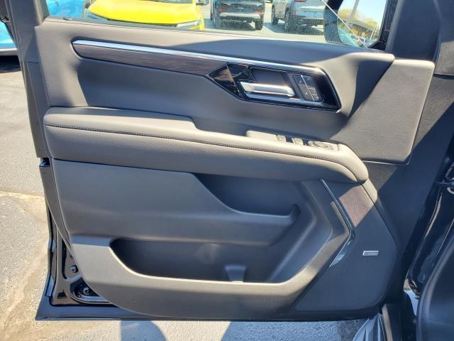 new 2025 Chevrolet Suburban car, priced at $76,465