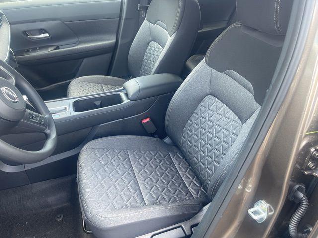 new 2025 Nissan Kicks car, priced at $22,302