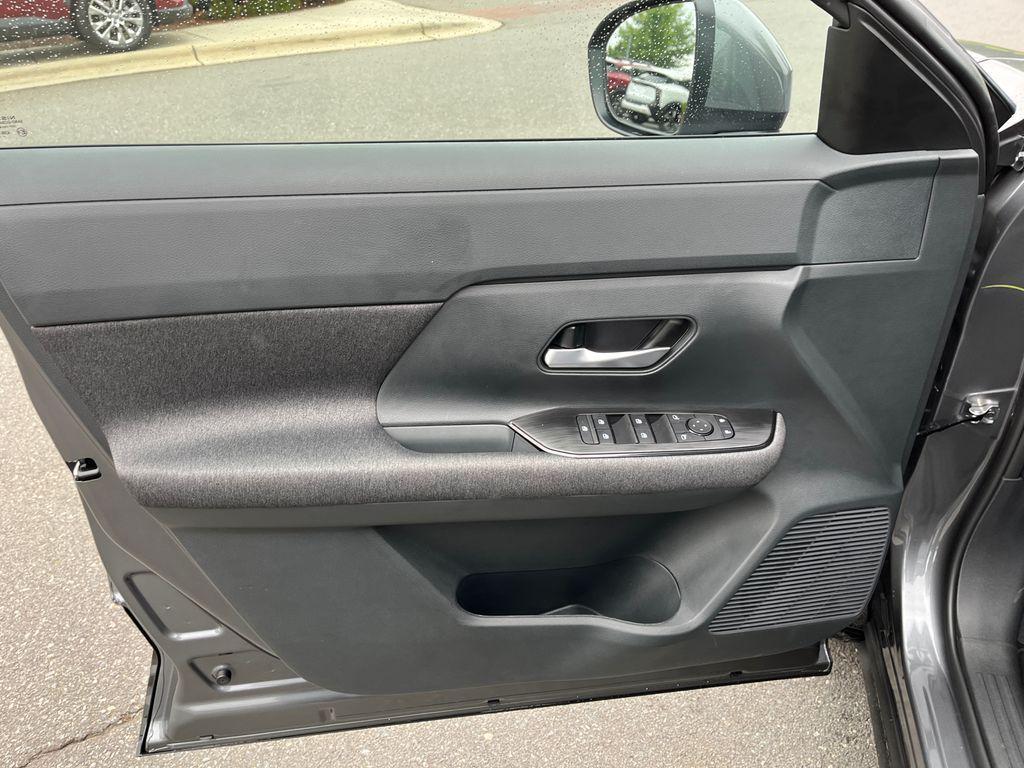 new 2025 Nissan Kicks car, priced at $22,982