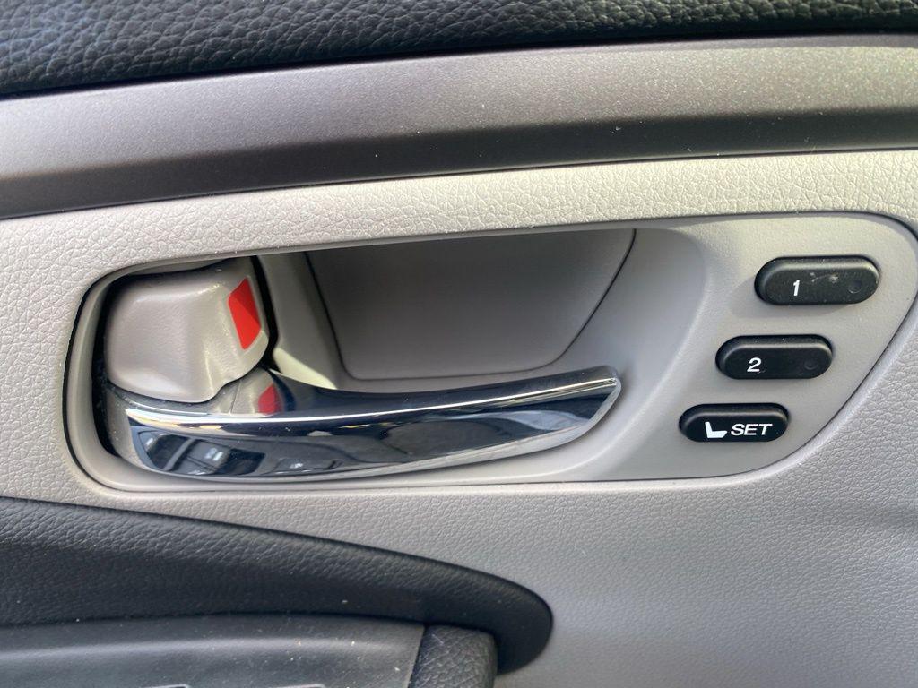 used 2021 Honda Pilot car, priced at $27,499