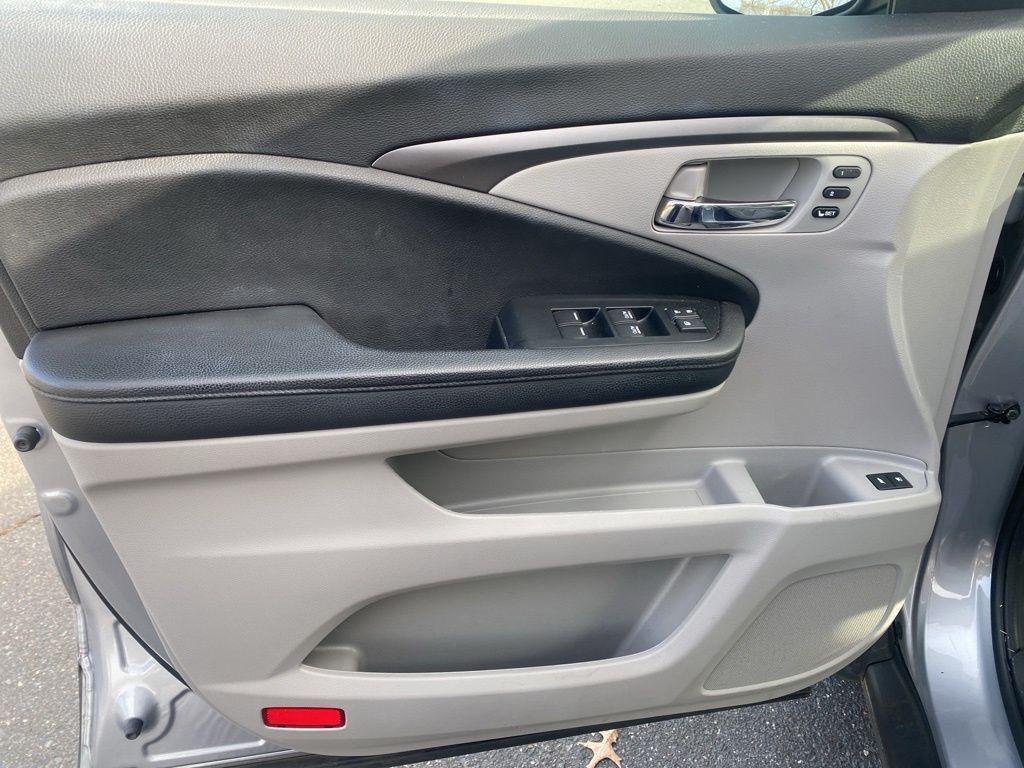 used 2021 Honda Pilot car, priced at $27,499