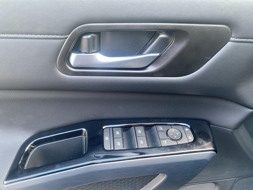 new 2025 Nissan Pathfinder car, priced at $41,236