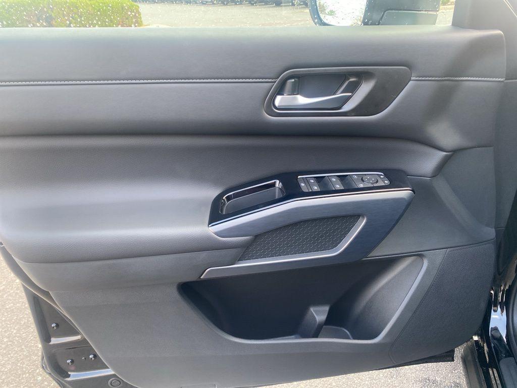 new 2025 Nissan Pathfinder car, priced at $41,236