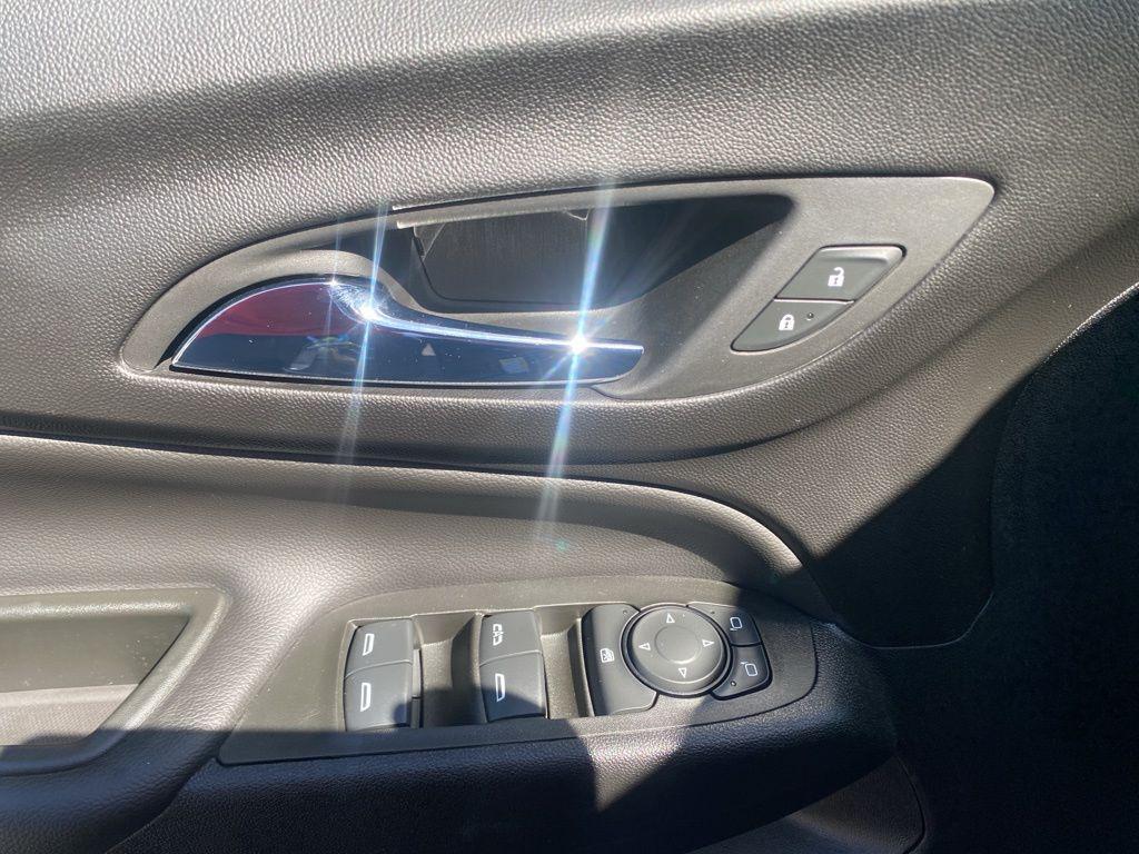 used 2022 Chevrolet Equinox car, priced at $19,556