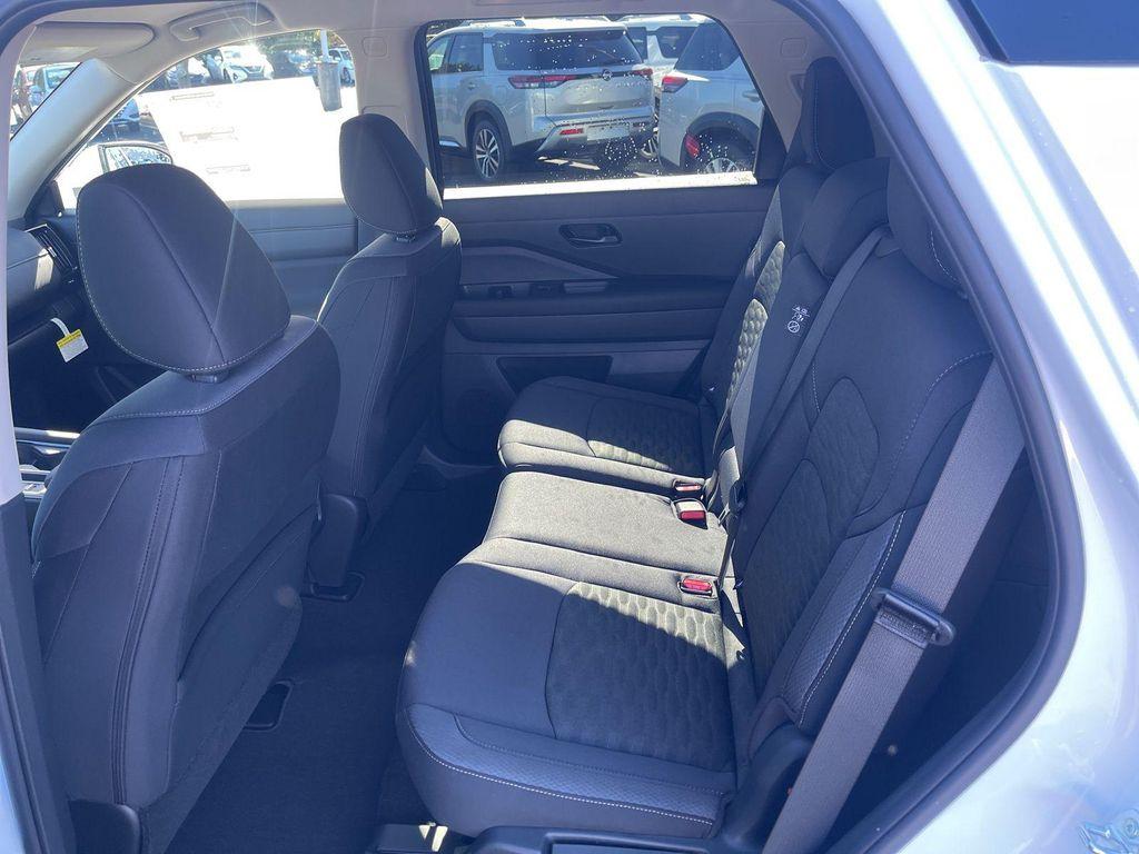 new 2025 Nissan Pathfinder car, priced at $33,882