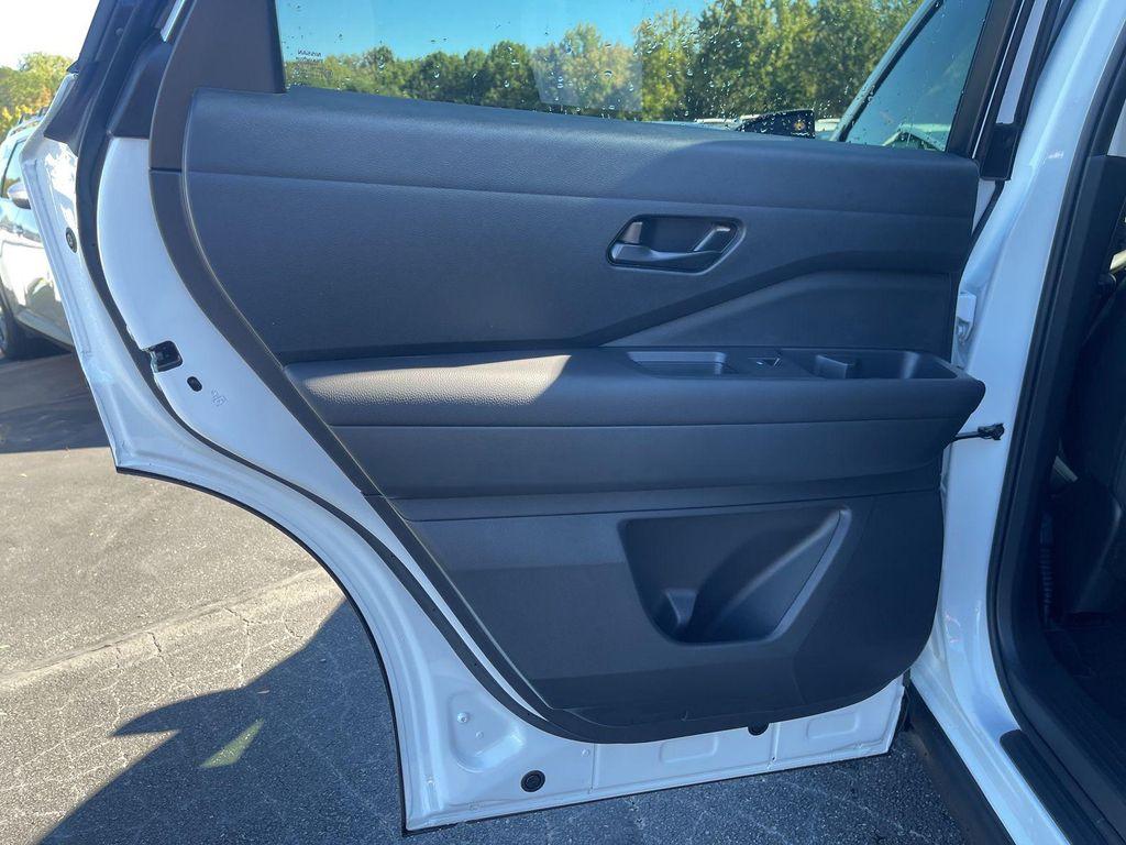 new 2025 Nissan Pathfinder car, priced at $33,882