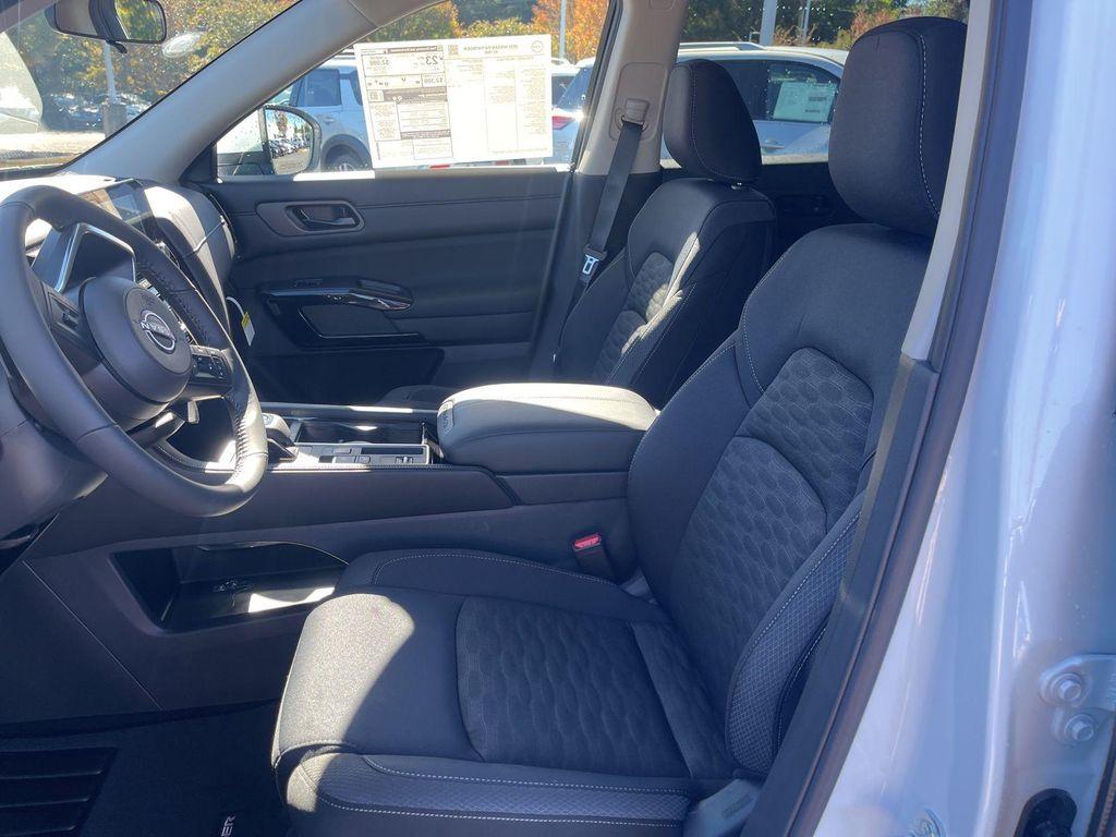 new 2025 Nissan Pathfinder car, priced at $33,882