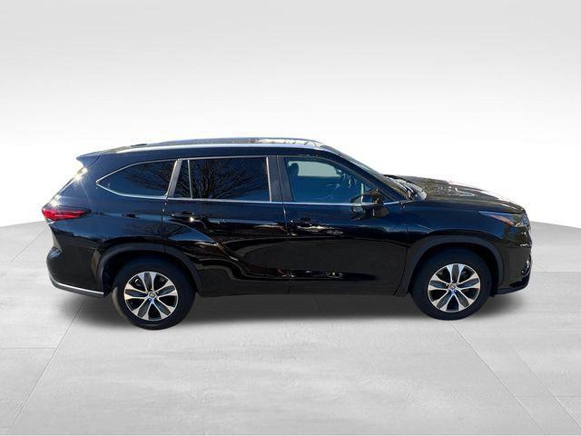 used 2023 Toyota Highlander car, priced at $37,998