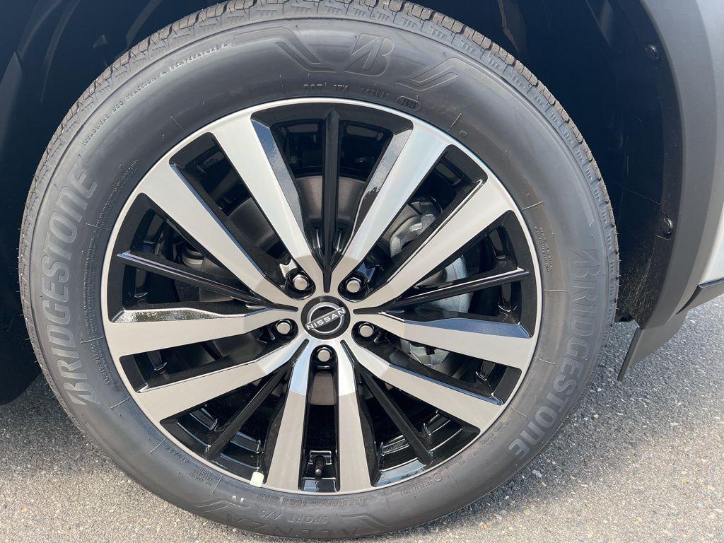 new 2025 Nissan Pathfinder car, priced at $43,754