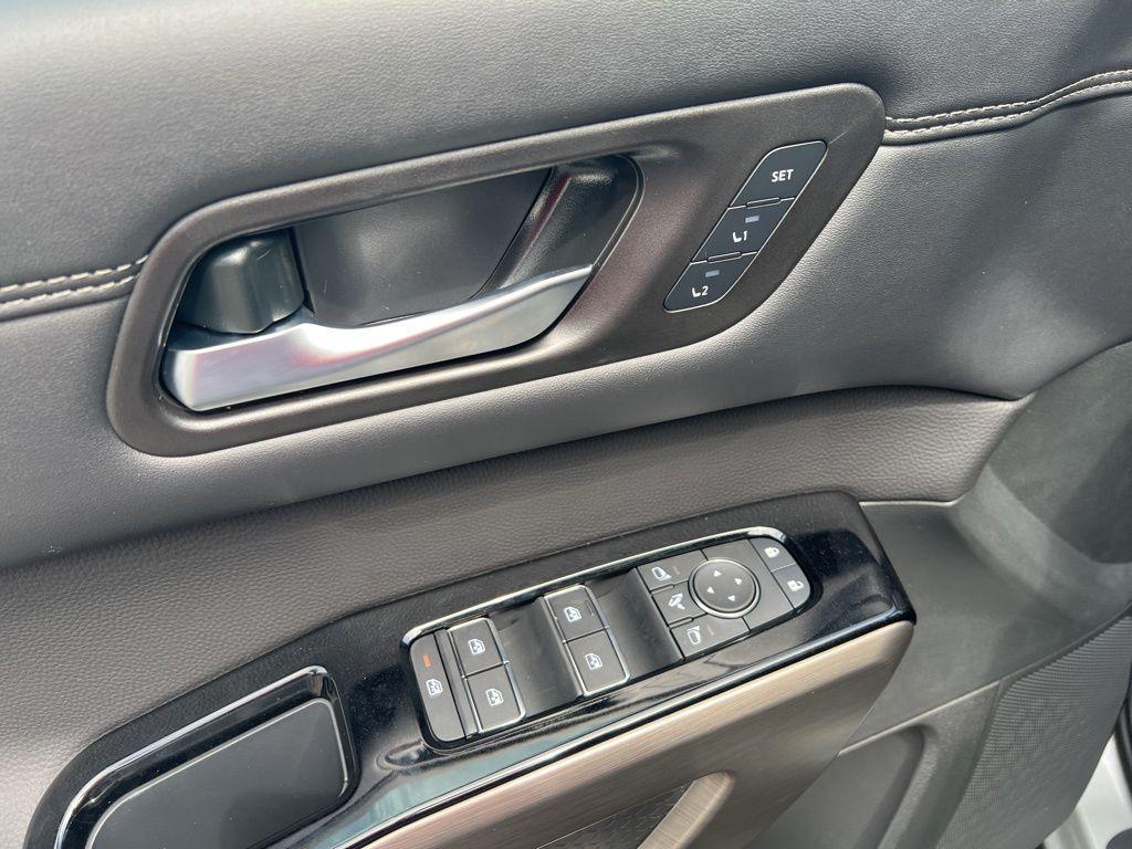 new 2025 Nissan Pathfinder car, priced at $43,754