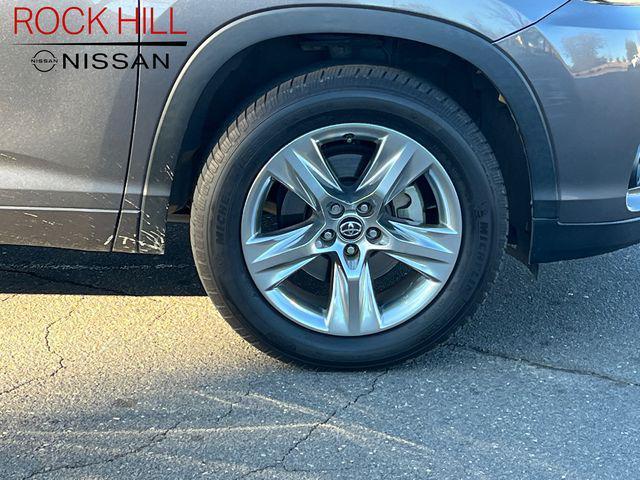 used 2018 Toyota Highlander car, priced at $21,293