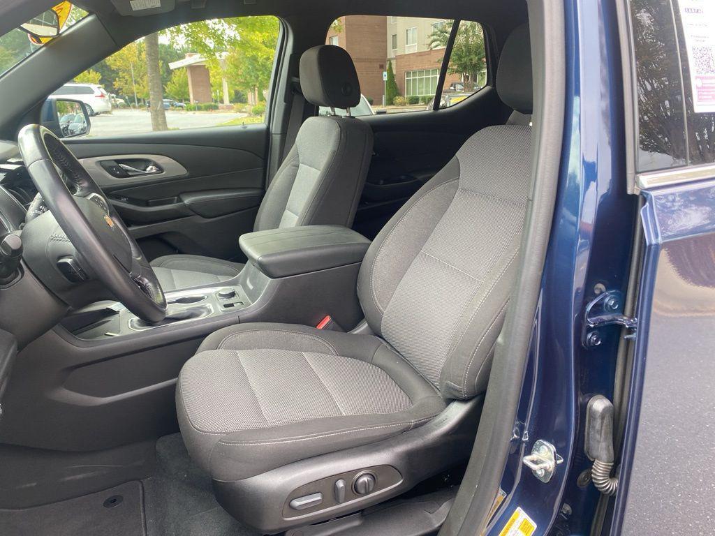 used 2022 Chevrolet Traverse car, priced at $27,576