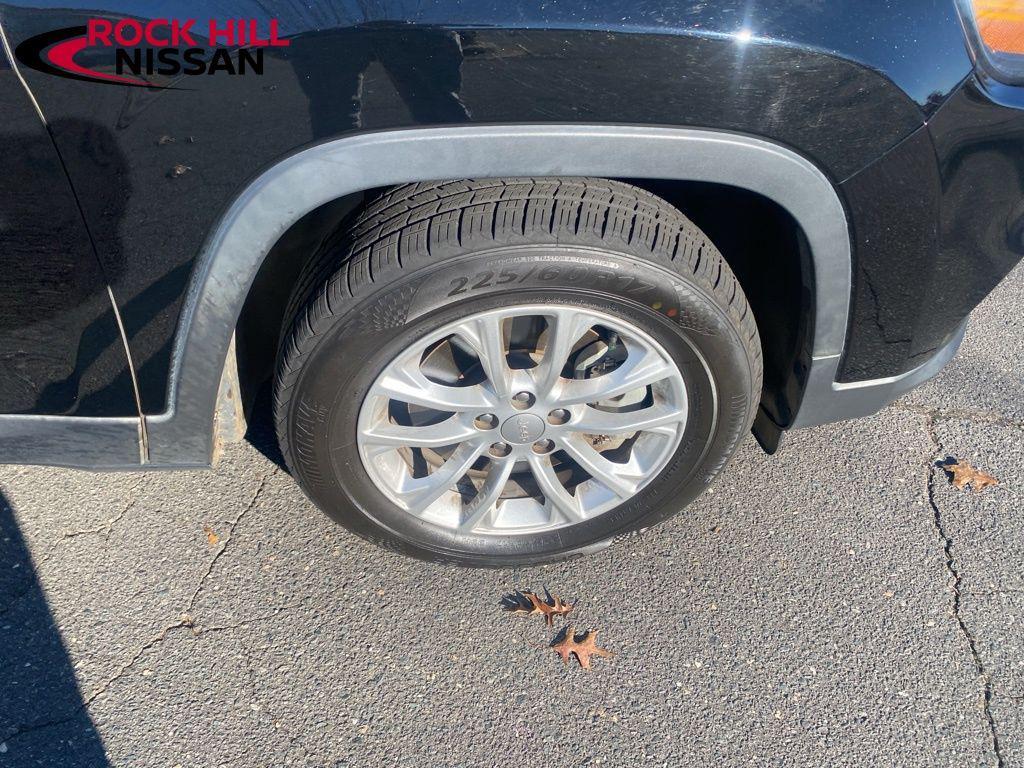 used 2019 Jeep Cherokee car, priced at $14,303