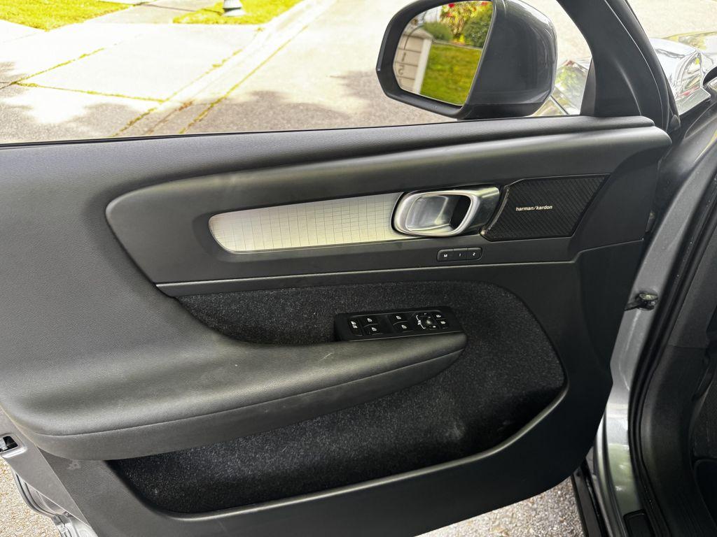 used 2019 Volvo XC40 car, priced at $16,400